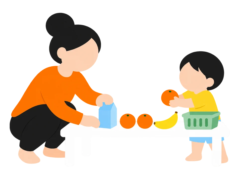 1. 低い机に品物を並べて、お店にします。並べるところから子どもと一緒に。
